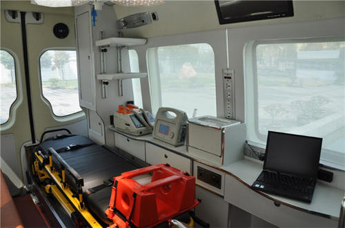 奉新县救护车内部